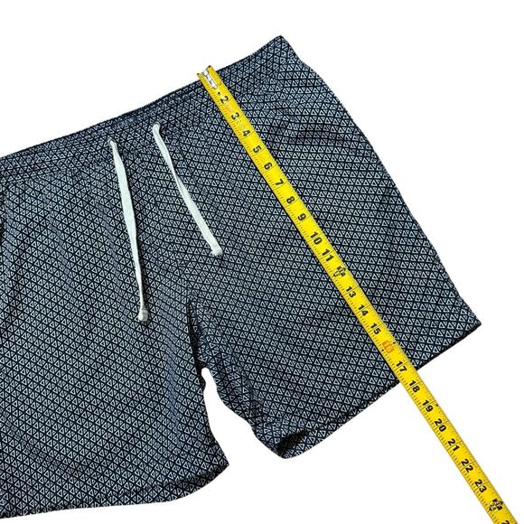 J Crew Flex Mens Shorts Large Navy Blue White Geometric Triangle Elastic Waist - Picture 7 of 10